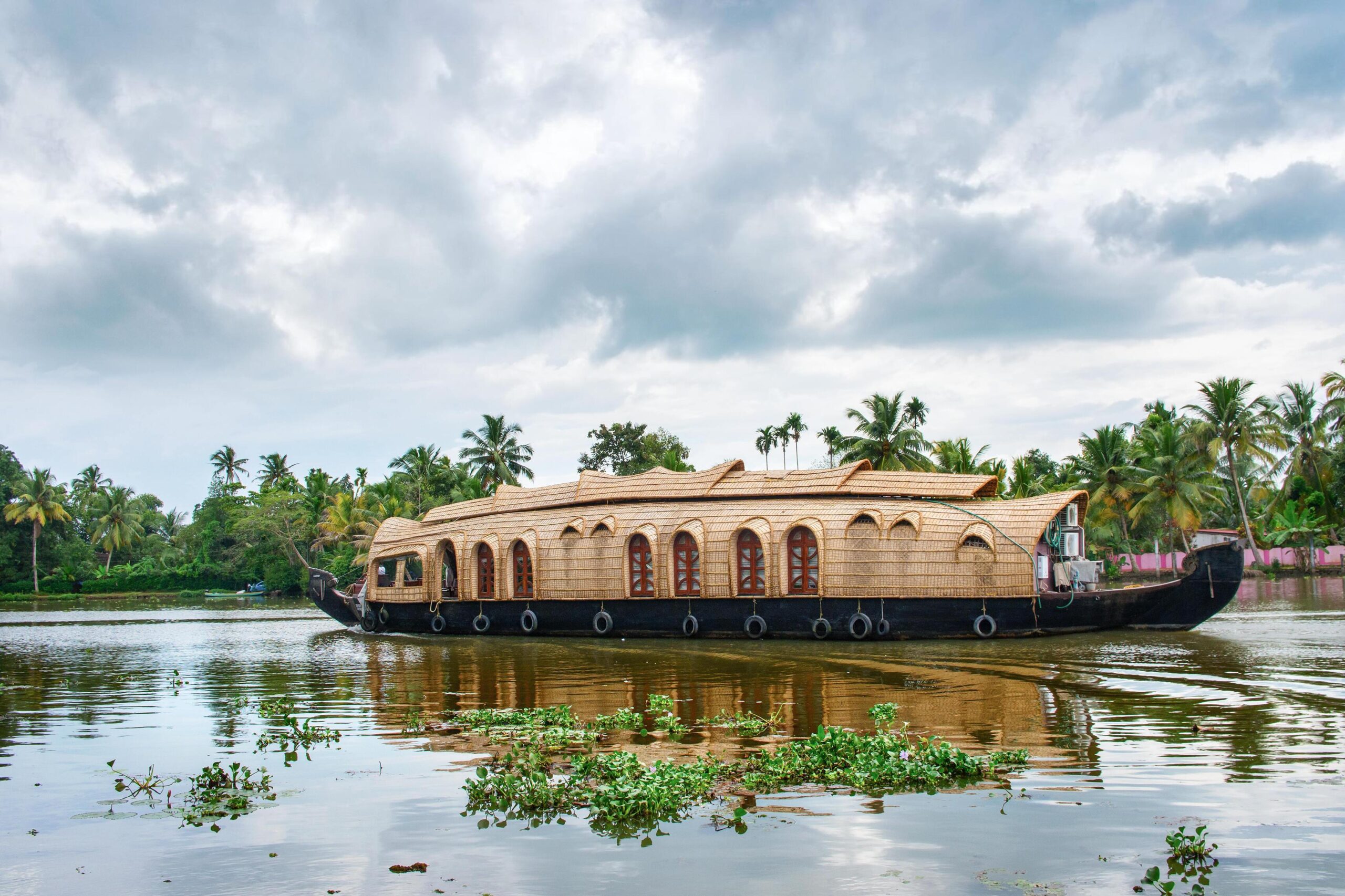 Kerala airport, book private jet and charter flights with fly avcare to kerala